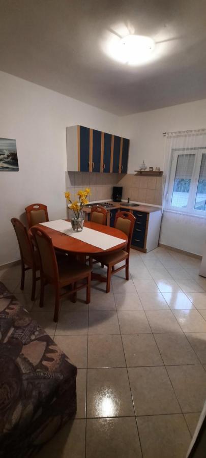 Apartmani Nikica ดราเก ภายนอก รูปภาพ